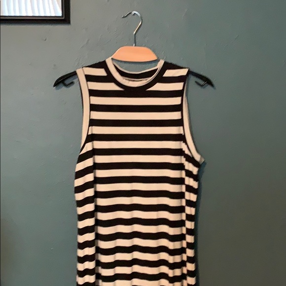 Fitted striped dress - Picture 1 of 3